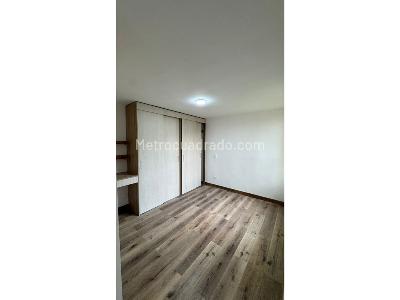 Apartamento de 3 alcobas en venta en Calasania, Medellín, 54 m² · foto 10 de 11