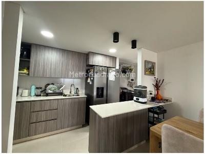 Apartamento de 3 alcobas en venta en El Chingui, Envigado, 84 m² · foto 5 de 19