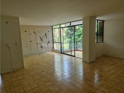 Apartamento de 4 alcobas en venta en Poblado Patio Bonito, Medellín, 118 m² · foto 2 de 13