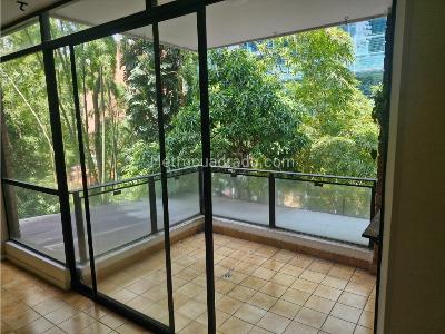 Apartamento de 4 alcobas en venta en Poblado Patio Bonito, Medellín, 118 m² · foto 3 de 13