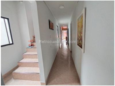Casa de 5 alcobas en venta en Bello, Medellín, 135 m² · foto 2 de 20