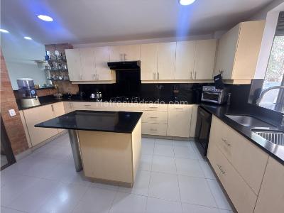 Casa de 4 alcobas en venta en El Poblado, Medellín, 350 m² · foto 8 de 20