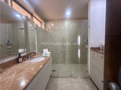 Casa de 4 alcobas en venta en El Poblado, Medellín, 350 m² · foto 16 de 20