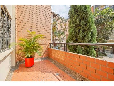 Apartamento de 4 alcobas en venta en Laureles, Medellín, 151 m² · foto 2 de 20