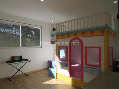 Casa de 3 alcobas en venta en Loma Del Escobero, Envigado, 450 m² · foto 17 de 20