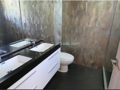 Casa de 3 alcobas en venta en Loma Del Escobero, Envigado, 450 m² · foto 8 de 20