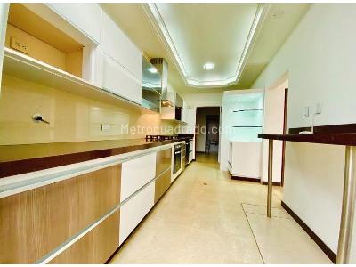 Casa de 4 alcobas en venta en El Poblado, Medellín, 322 m² · foto 12 de 16