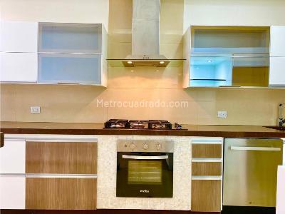 Casa de 4 alcobas en venta en El Poblado, Medellín, 322 m² · foto 13 de 16