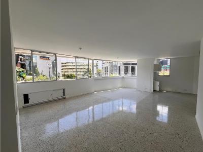 Apartamento de 4 alcobas en venta en El Poblado, Medellín, 170 m² · foto 5 de 13
