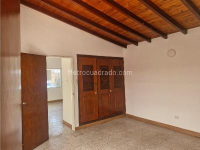Casa de 5 alcobas en venta en Conquistadores, Medellín, 270 m² · foto 13 de 20