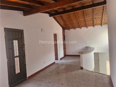 Casa de 5 alcobas en venta en Conquistadores, Medellín, 270 m² · foto 3 de 20
