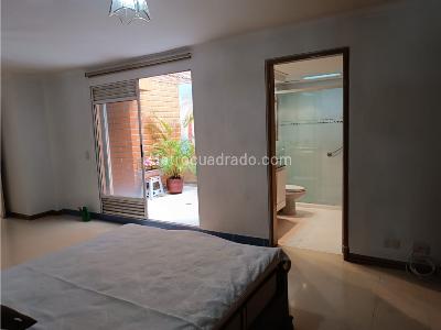 Apartamento de 3 alcobas en venta en Laureles, Medellín, 140 m² · foto 2 de 11