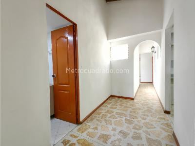 Apartamento de 3 alcobas en venta en Prado Centro, Medellín, 84 m² · foto 3 de 20