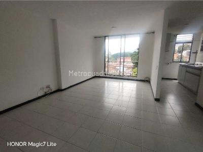 Apartaestudio en venta en Prado Centro, Medellín, 44 m² · foto 2 de 13