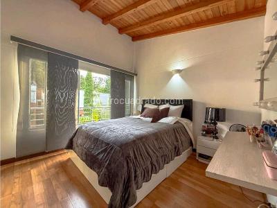 Casa de 3 alcobas en venta en Loma Del Esmeraldal, Envigado, 198 m² · foto 9 de 14
