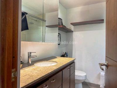 Casa de 3 alcobas en venta en Loma Del Esmeraldal, Envigado, 198 m² · foto 13 de 14