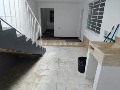 Casa de 5 alcobas en venta en Calasanz, Medellín, 340 m² · foto 3 de 15