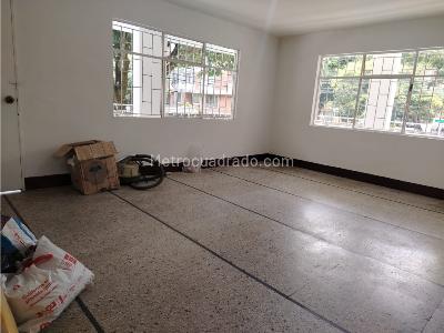 Casa de 5 alcobas en venta en Calasanz, Medellín, 340 m² · foto 8 de 15