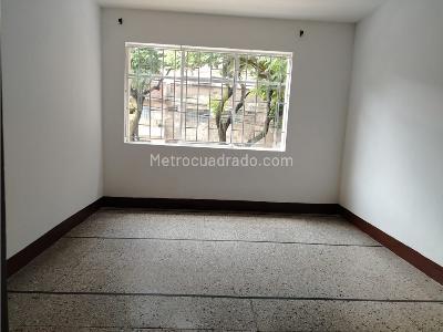 Casa de 5 alcobas en venta en Calasanz, Medellín, 340 m² · foto 11 de 15