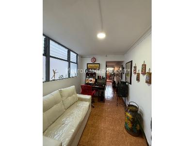 Casa de 3 alcobas en venta en La Castellana, Medellín, 270 m² · foto 5 de 17
