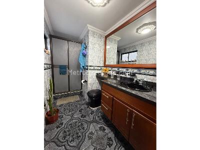 Casa de 3 alcobas en venta en La Castellana, Medellín, 270 m² · foto 10 de 17