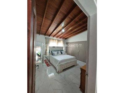 Casa de 5 alcobas en venta en 1er Parque Laureles, Medellín, 212 m² · foto 4 de 17