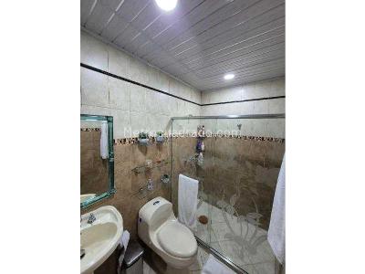 Casa de 5 alcobas en venta en 1er Parque Laureles, Medellín, 212 m² · foto 5 de 17