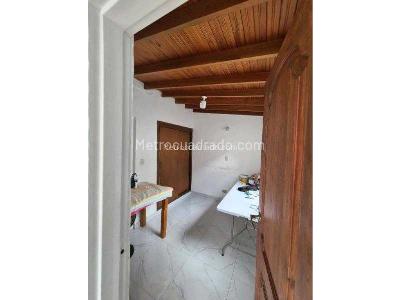 Casa de 5 alcobas en venta en 1er Parque Laureles, Medellín, 212 m² · foto 6 de 17