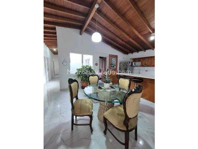 Casa de 5 alcobas en venta en 1er Parque Laureles, Medellín, 212 m² · foto 7 de 17