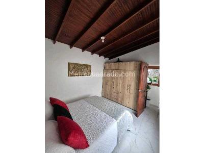 Casa de 5 alcobas en venta en 1er Parque Laureles, Medellín, 212 m² · foto 10 de 17
