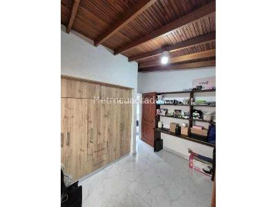 Casa de 5 alcobas en venta en 1er Parque Laureles, Medellín, 212 m² · foto 12 de 17