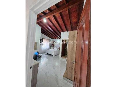 Casa de 5 alcobas en venta en 1er Parque Laureles, Medellín, 212 m² · foto 13 de 17