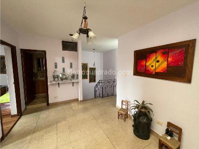 Casa de 5 alcobas en venta en Laureles, Medellín, 208 m² · foto 5 de 19