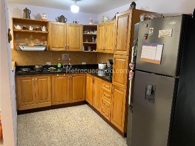 Casa de 5 alcobas en venta en Laureles, Medellín, 208 m² · foto 10 de 19
