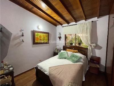Casa de 5 alcobas en venta en Laureles, Medellín, 208 m² · foto 13 de 19
