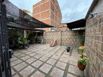 Casa de 5 alcobas en venta en Laureles, Medellín, 208 m² · foto 18 de 19