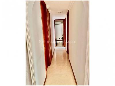 Apartamento de 3 alcobas en venta en Laureles, Medellín, 88 m² · foto 3 de 16