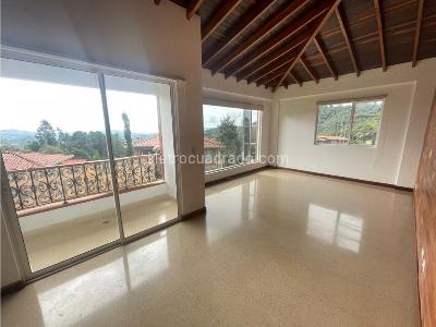 Casa de 5 alcobas en venta en Alto Del Escobero, Envigado, 300 m² · foto 2 de 13