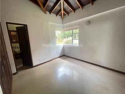 Casa de 5 alcobas en venta en Alto Del Escobero, Envigado, 300 m² · foto 4 de 13