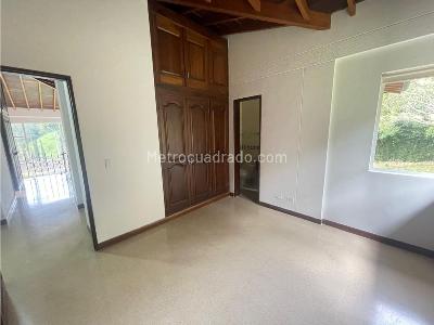 Casa de 5 alcobas en venta en Alto Del Escobero, Envigado, 300 m² · foto 8 de 13