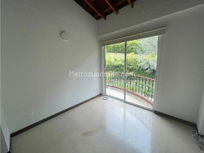 Casa de 5 alcobas en venta en Alto Del Escobero, Envigado, 300 m² · foto 11 de 13
