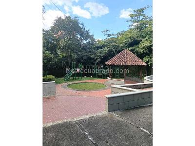 Apartamento de 3 alcobas en venta en Loma De San Julian Comuna 10 Medellin, Medellín, 86 m² · foto 13 de 14