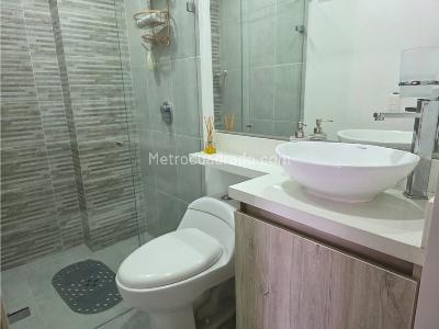Apartamento de 2 alcobas en venta en Parque Principal, Sabaneta, 62 m² · foto 9 de 11