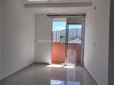 Apartamento de 3 alcobas en venta en Robledo La Campiña, Medellín, 52 m² · foto 2 de 20