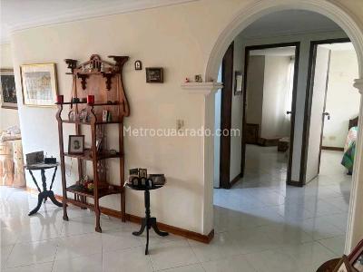 Apartamento de 3 alcobas en venta en La Castellana, Medellín, 90 m² · foto 3 de 9