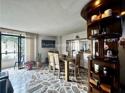 Apartamento de 3 alcobas en venta en Calasanz Parte Baja, Medellín, 107 m² · foto 8 de 11