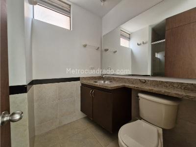 Apartamento de 2 alcobas en venta en El Poblado Castropol, Medellín, 63 m² · foto 17 de 20
