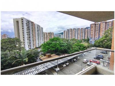 Apartamento de 4 alcobas en venta en Loma De Los Bernal, Medellín, 99 m² · foto 3 de 20