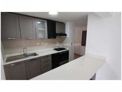 Apartamento de 4 alcobas en venta en Loma De Los Bernal, Medellín, 99 m² · foto 4 de 20