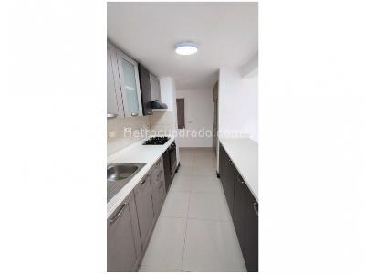 Apartamento de 4 alcobas en venta en Loma De Los Bernal, Medellín, 99 m² · foto 5 de 20